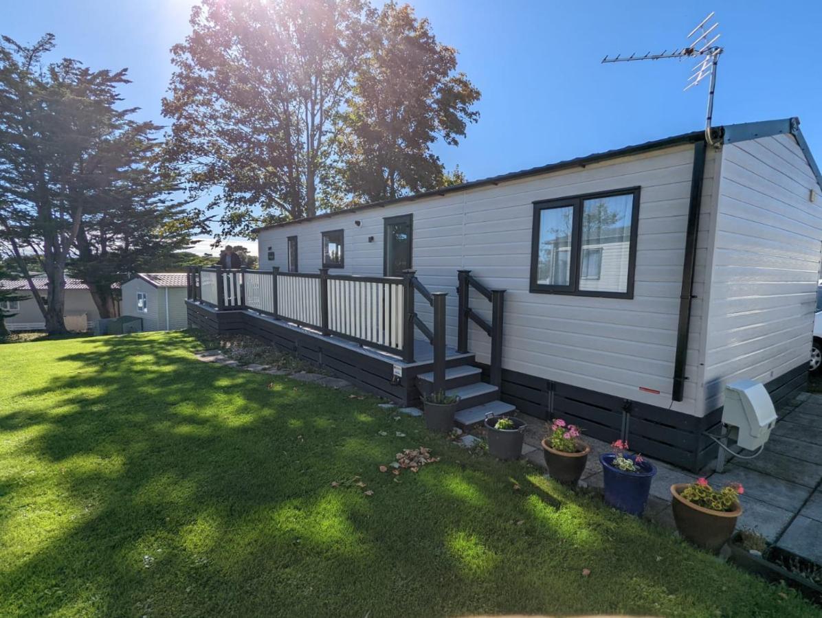 Stunning Luxury Caravan On Edge Of New Forest On Shorefield Country Park Entertainment And Leisure Passes Included Milford on Sea Exterior foto