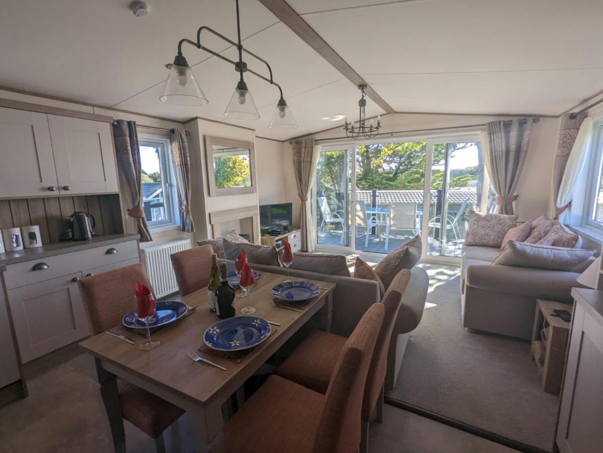 Stunning Luxury Caravan On Edge Of New Forest On Shorefield Country Park Entertainment And Leisure Passes Included Milford on Sea Exterior foto