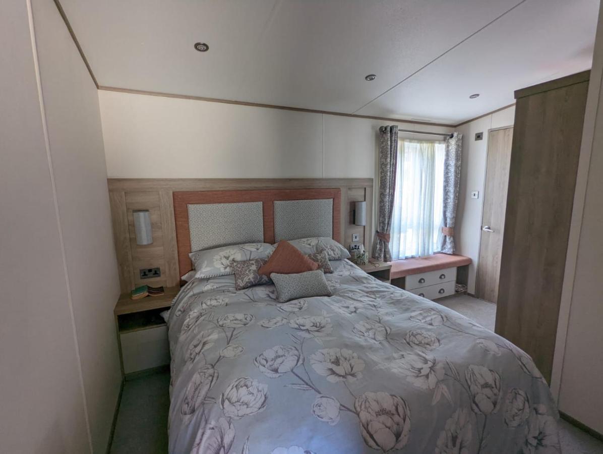 Stunning Luxury Caravan On Edge Of New Forest On Shorefield Country Park Entertainment And Leisure Passes Included Milford on Sea Exterior foto