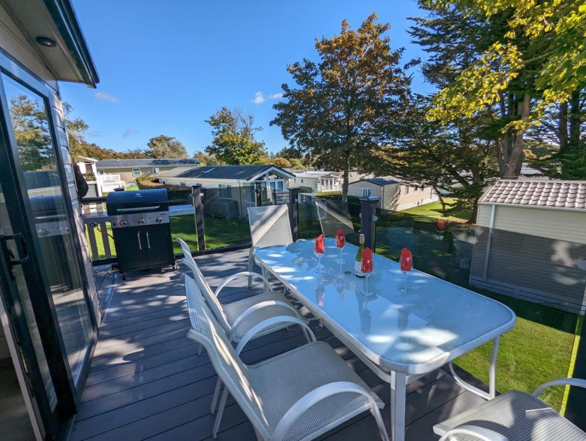 Stunning Luxury Caravan On Edge Of New Forest On Shorefield Country Park Entertainment And Leisure Passes Included Milford on Sea Exterior foto